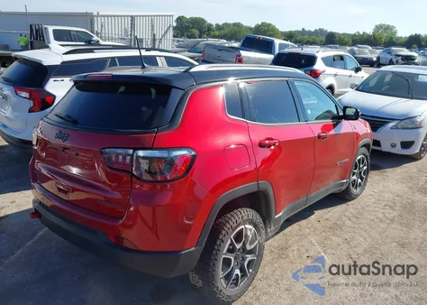 2025 Jeep Compass Trailhawk 4X4 from USA, damaged, VIN 3C4NJDDN3ST569995